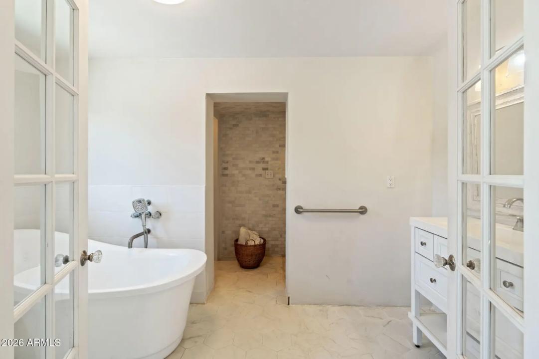 Real Estate Picture 18
