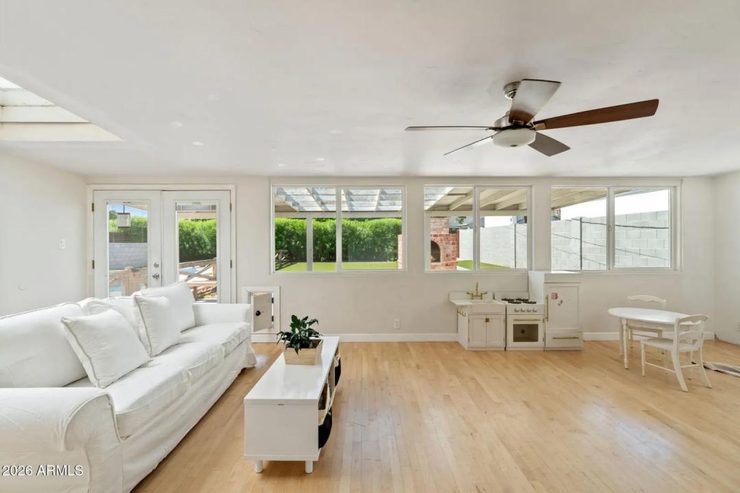 Real Estate Picture 13