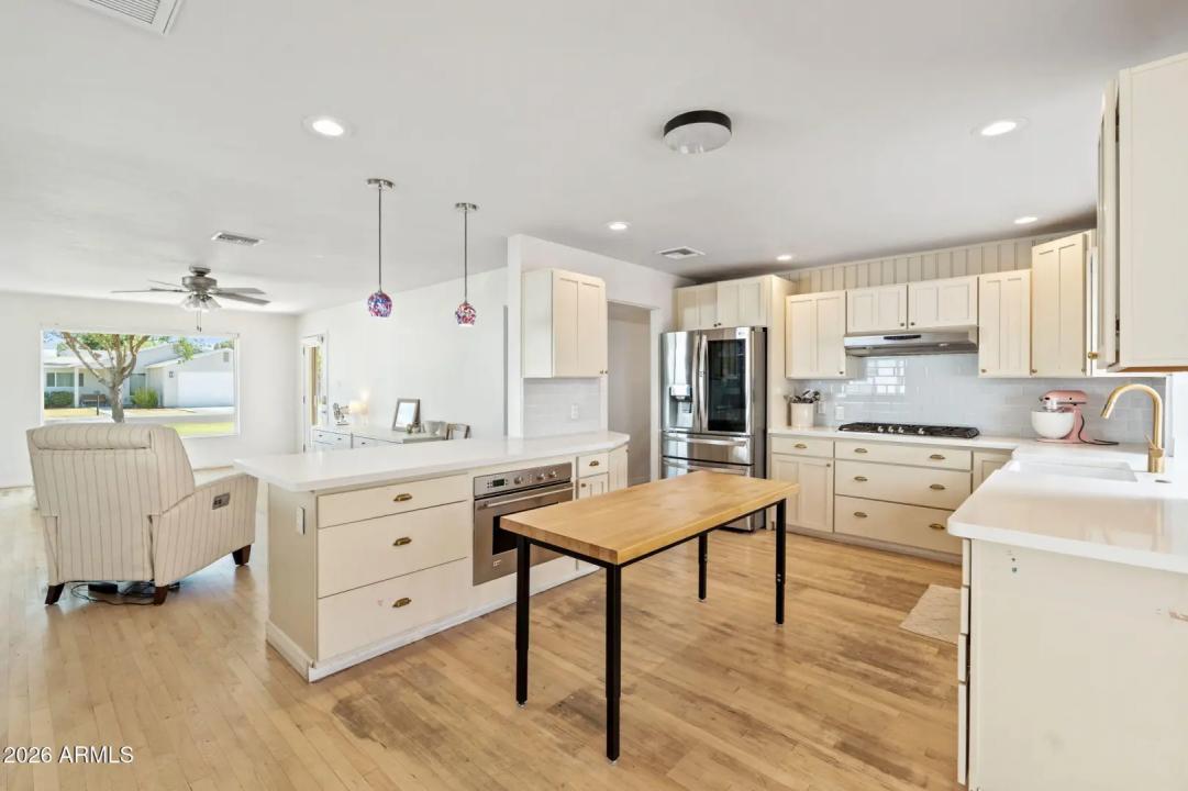 Real Estate Picture 11