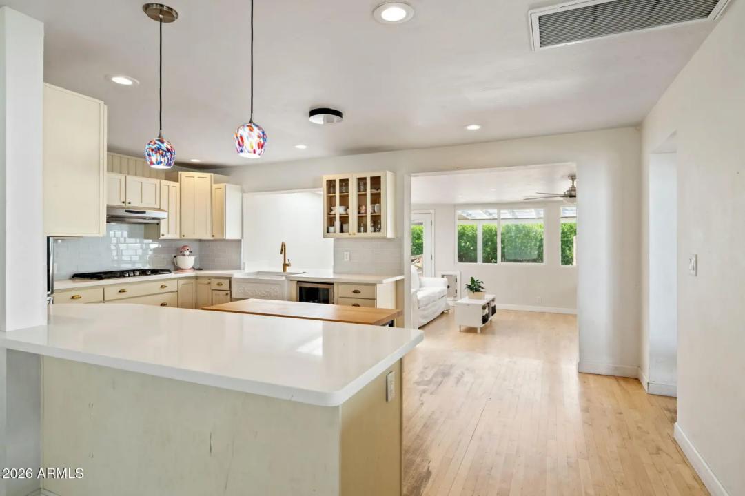 Real Estate Picture 12