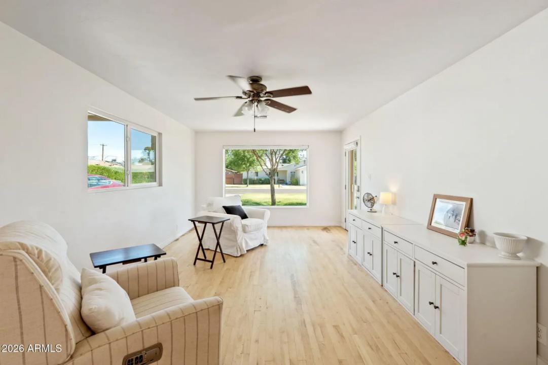 Real Estate Picture 3