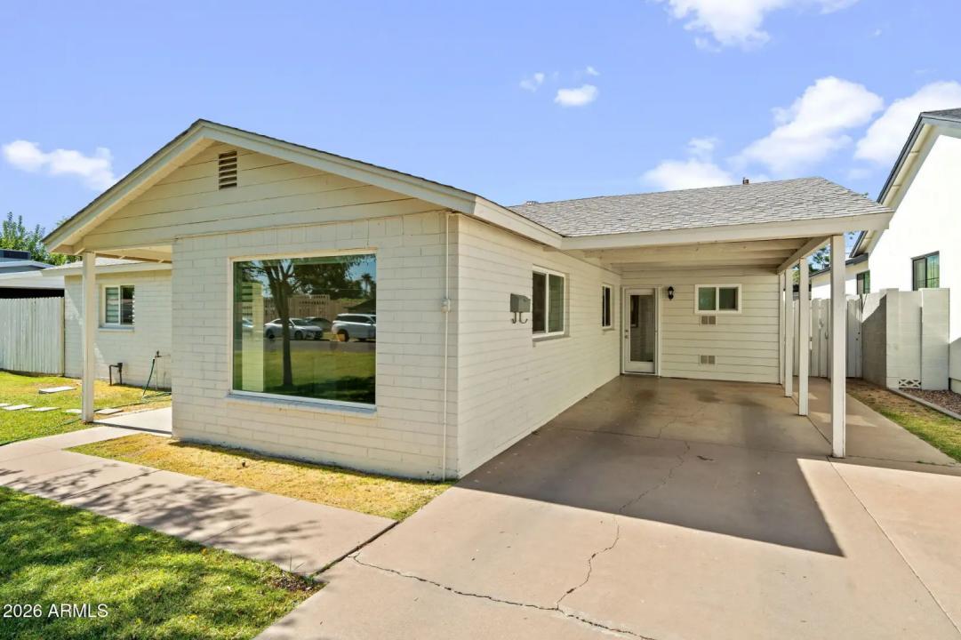 Real Estate Picture 8