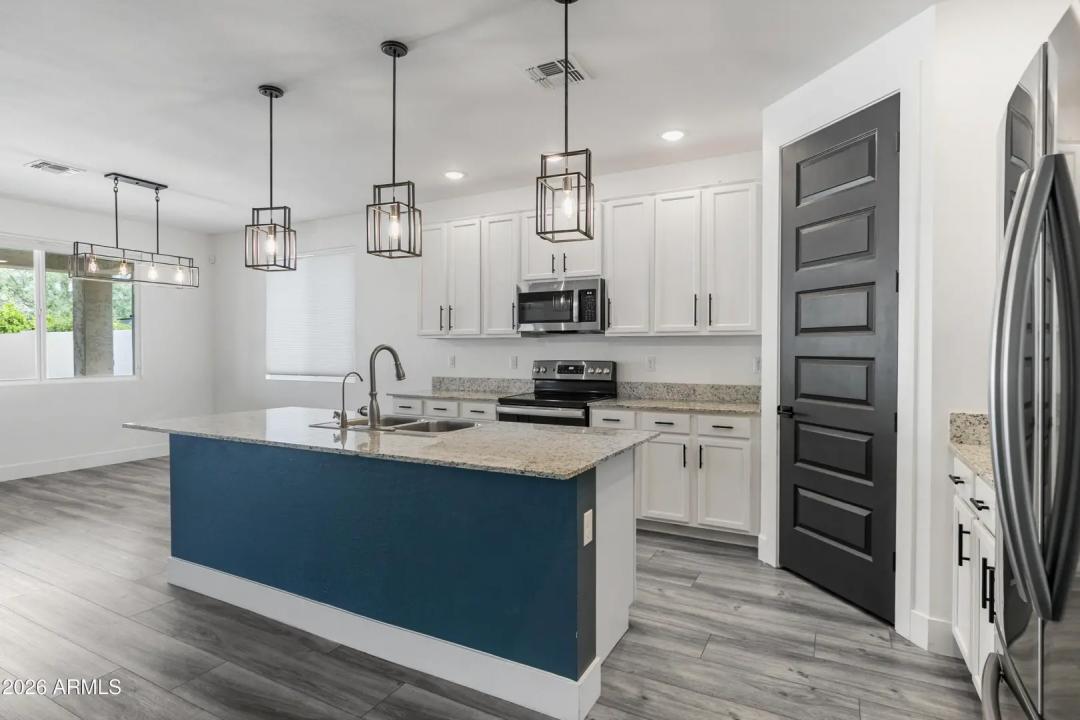 Real Estate Picture 4