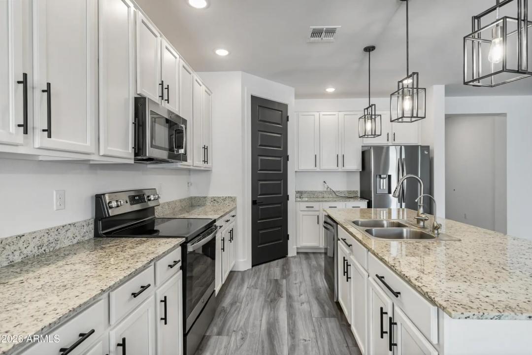 Real Estate Picture 7
