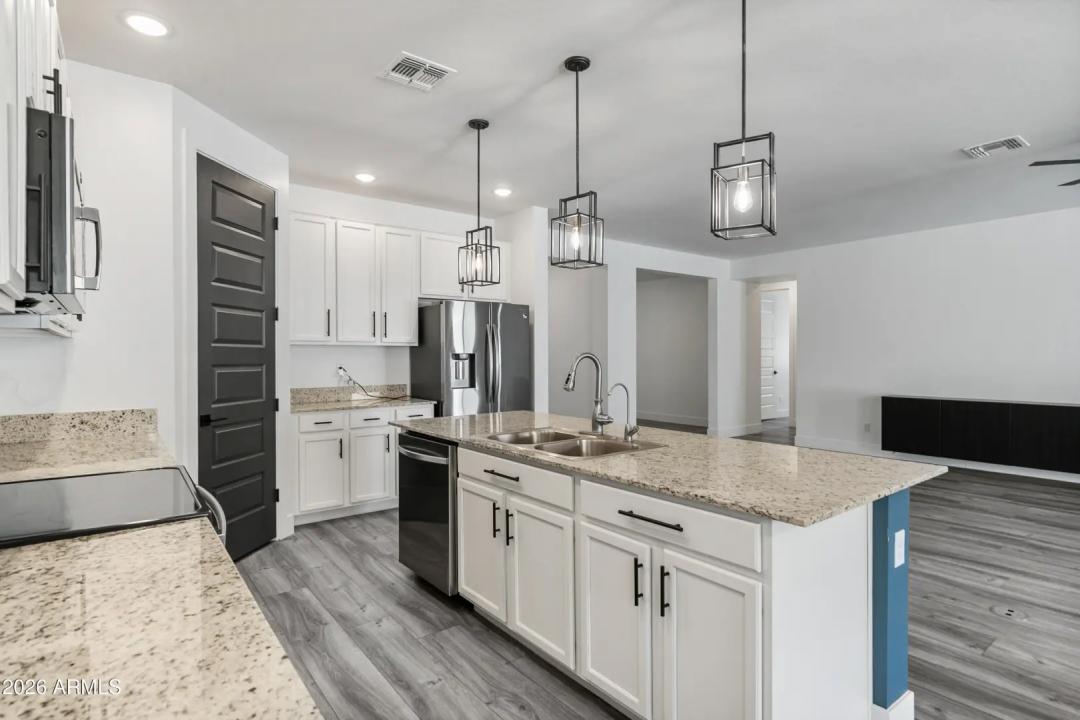 Real Estate Picture 8