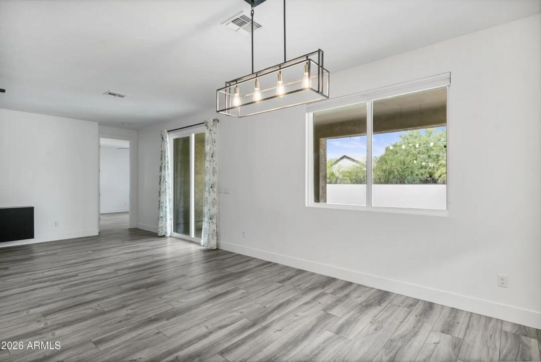 Real Estate Picture 11