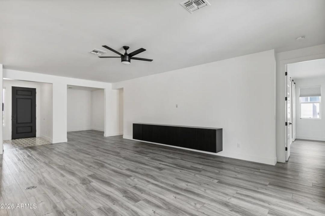 Real Estate Picture 13