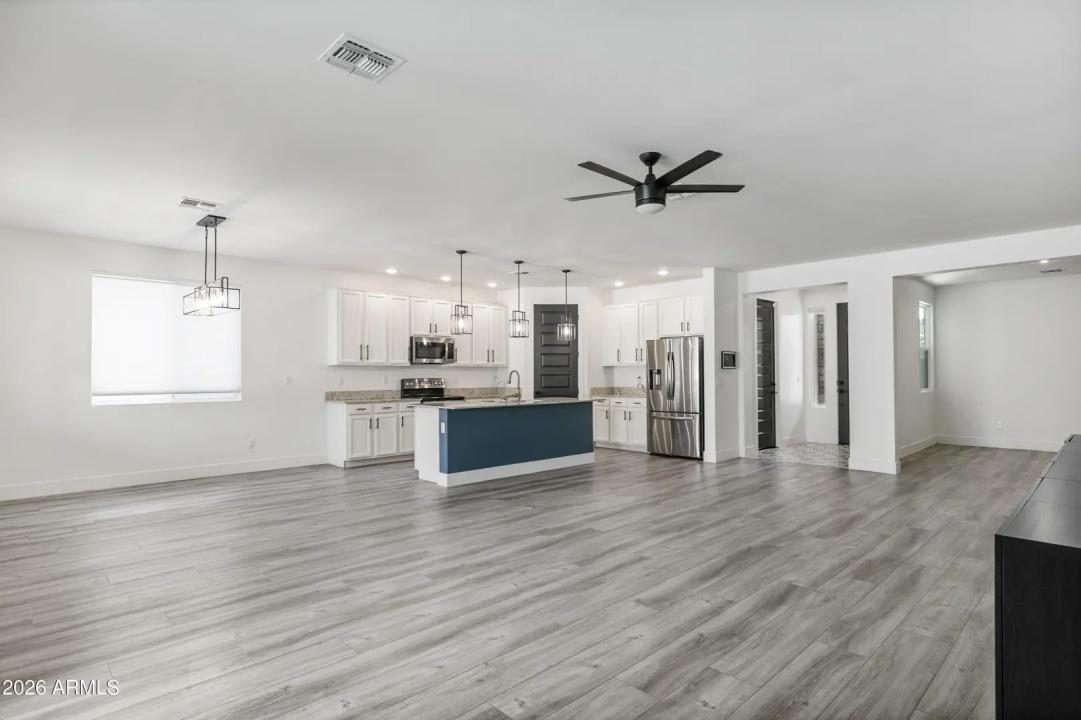 Real Estate Picture 14