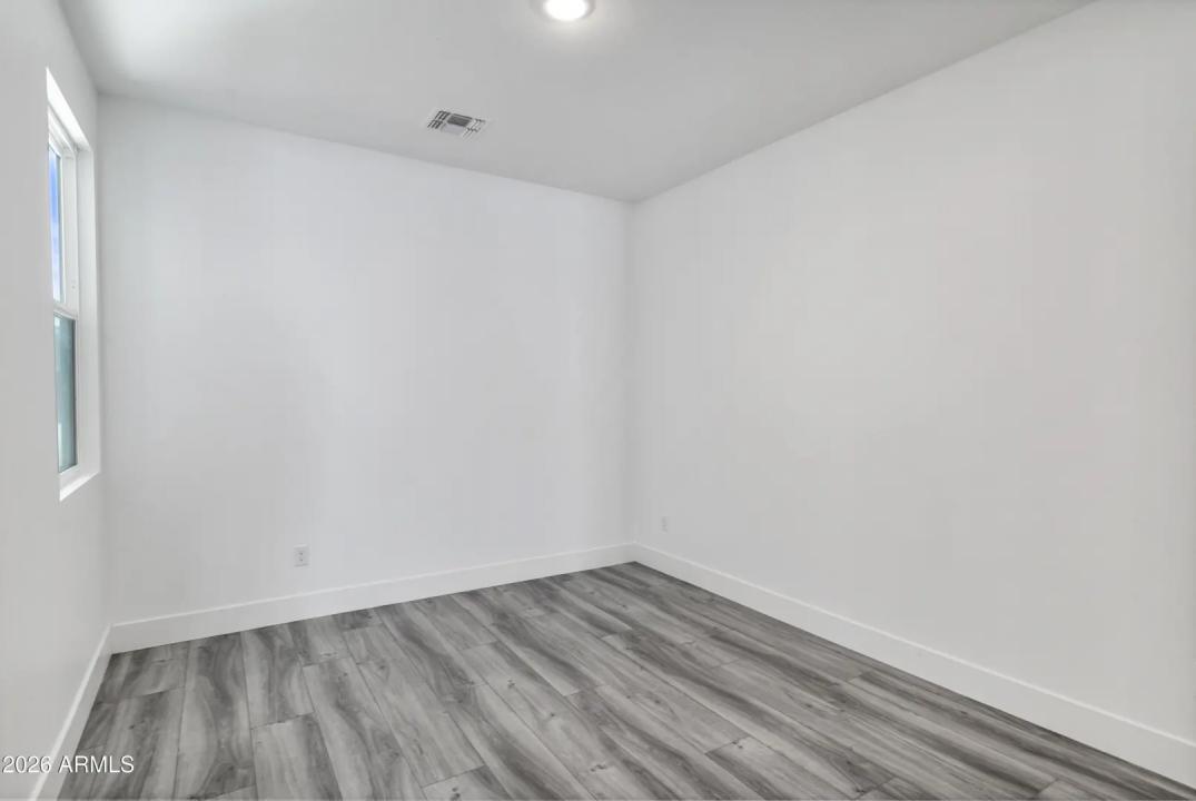 Real Estate Picture 15