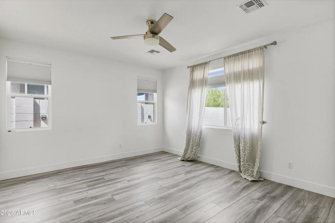 Real Estate Picture 17