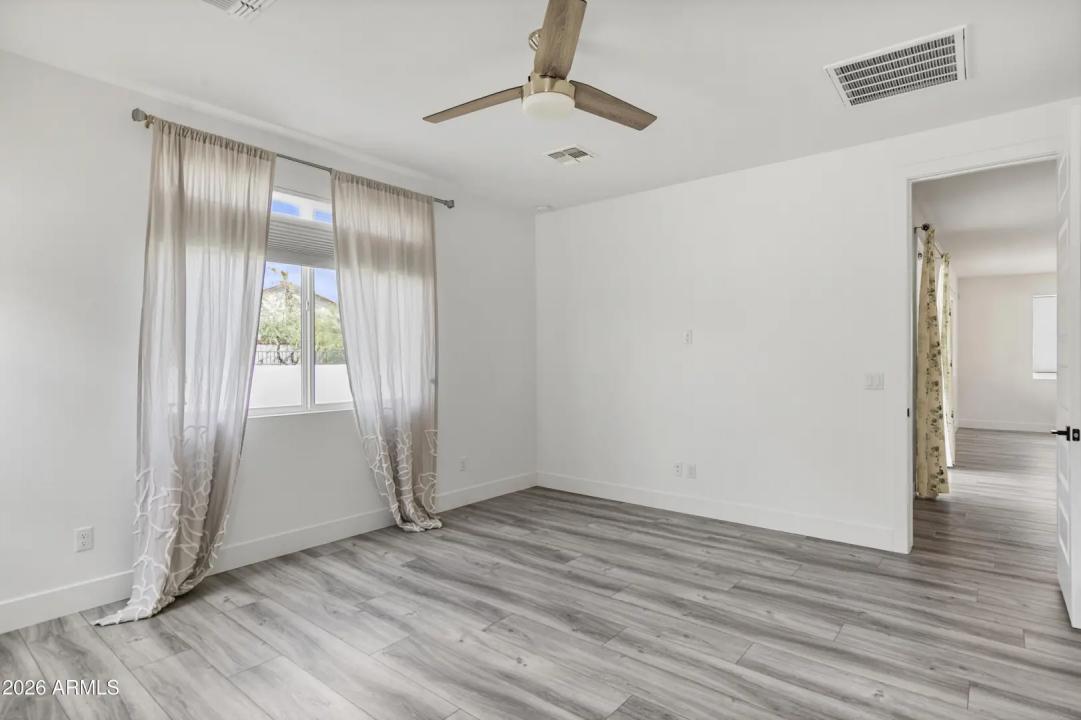 Real Estate Picture 21