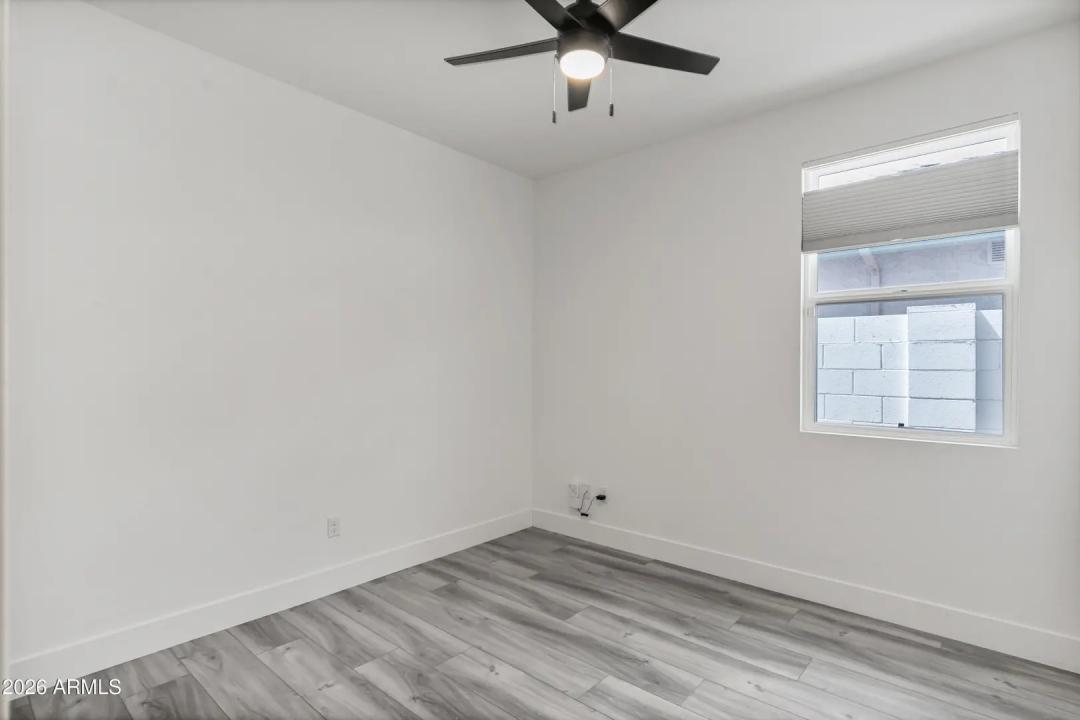 Real Estate Picture 32