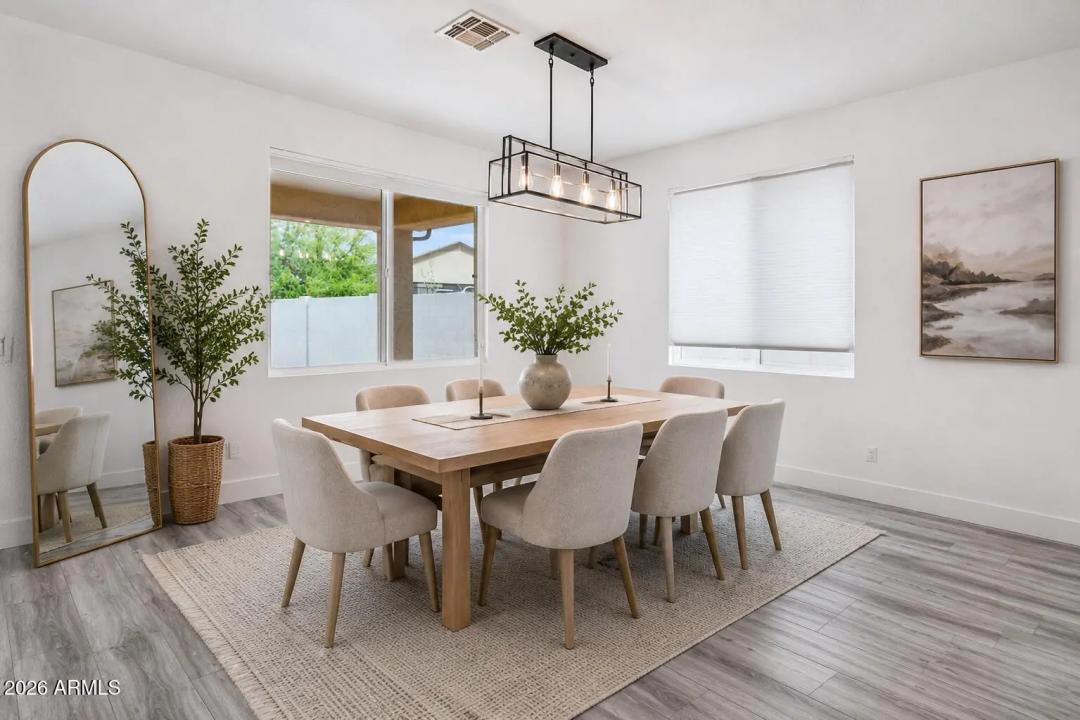 Real Estate Picture 10
