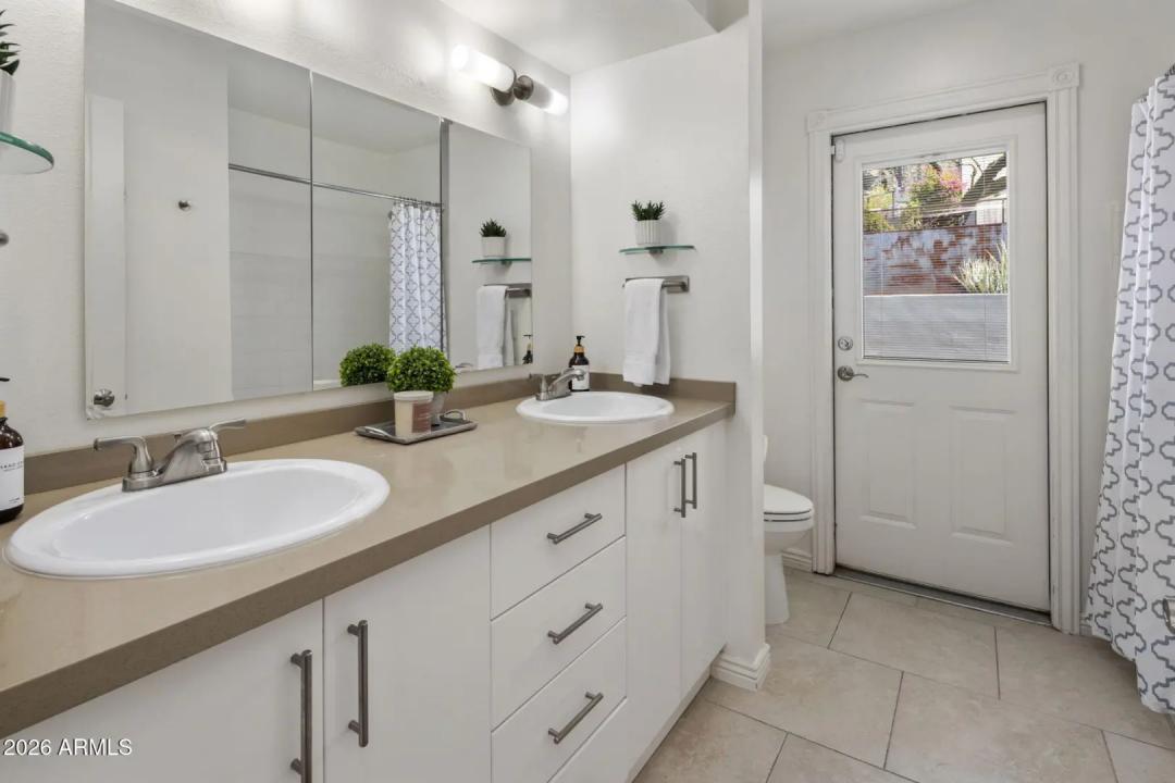 Real Estate Picture 33