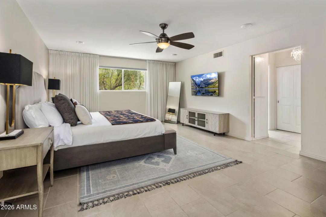 Real Estate Picture 11