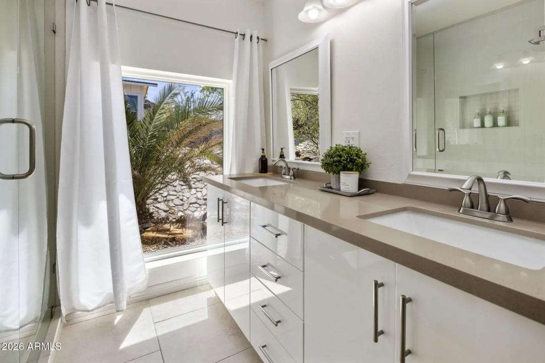 Real Estate Picture 13