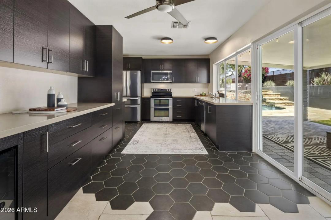 Real Estate Picture 23