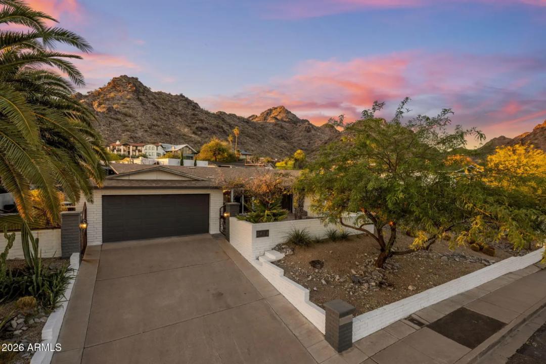 2432 E PIESTEWA PEAK Drive Phoenix AZ 85016
