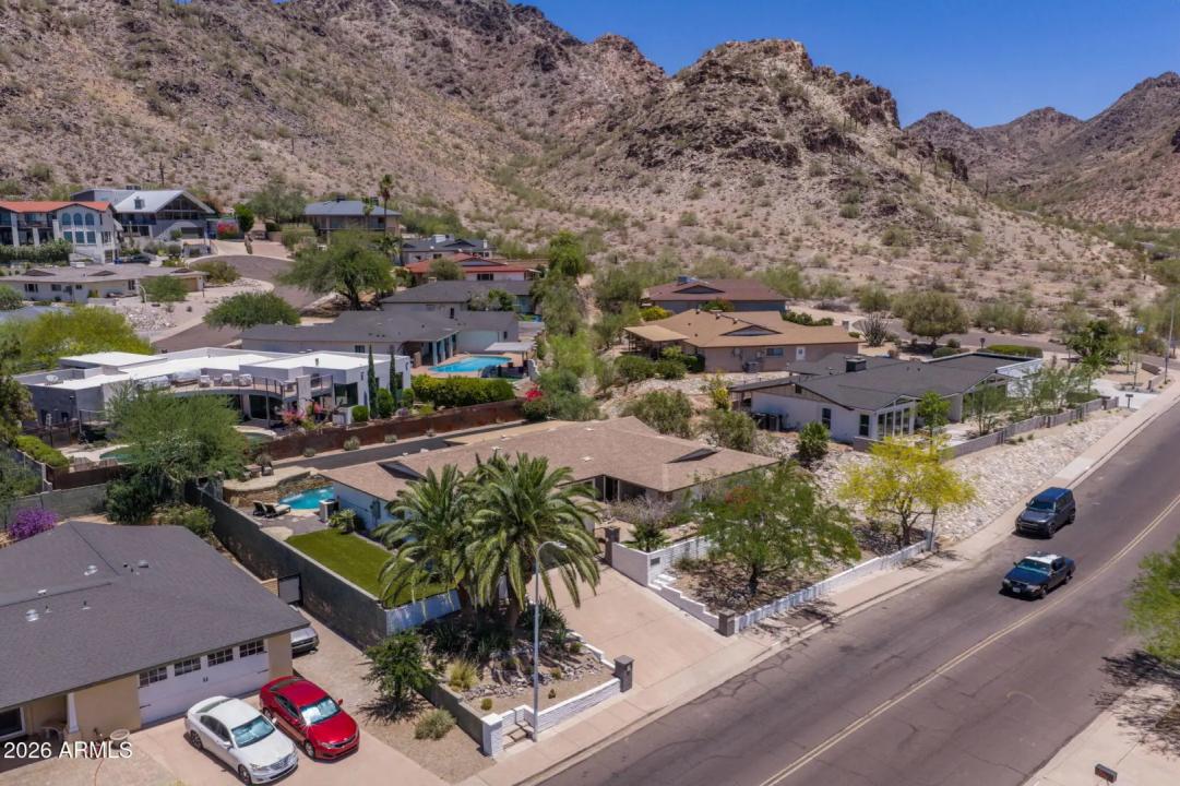 Real Estate Picture 3