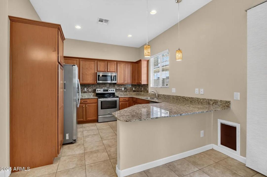 Real Estate Picture 12