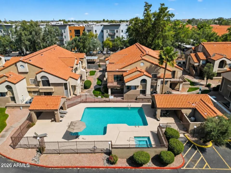 Real Estate Picture 14