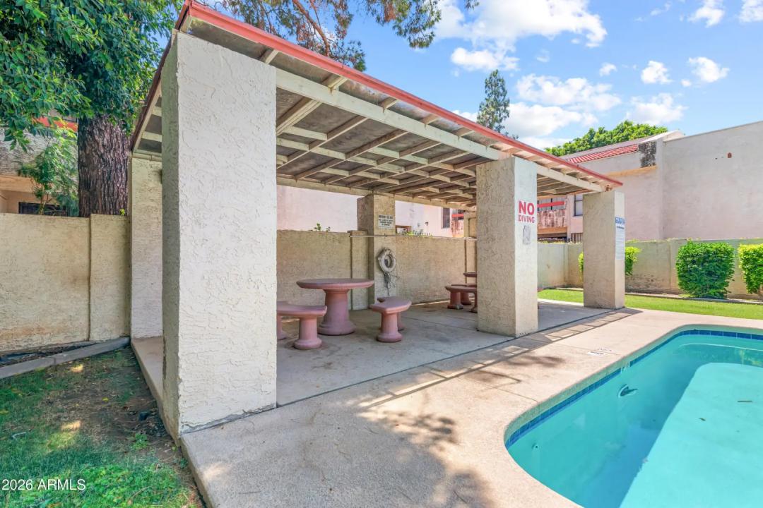 Real Estate Picture 3