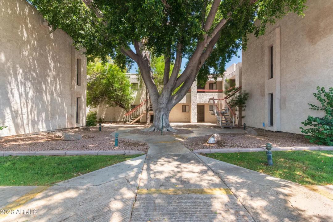 Real Estate Picture 8