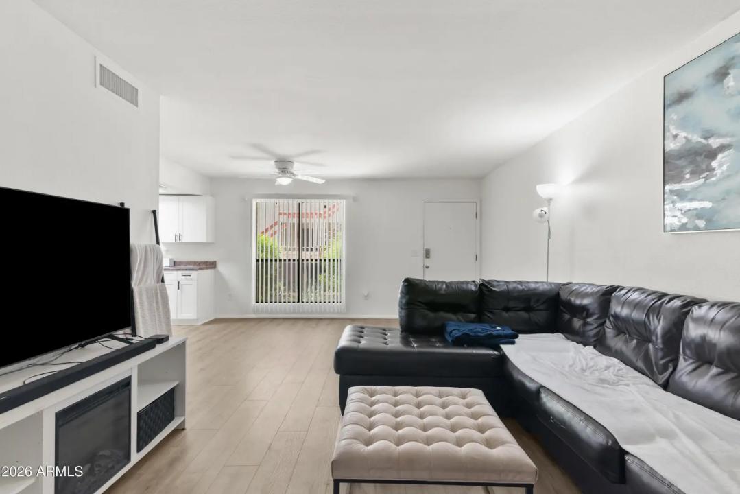 Real Estate Picture 11
