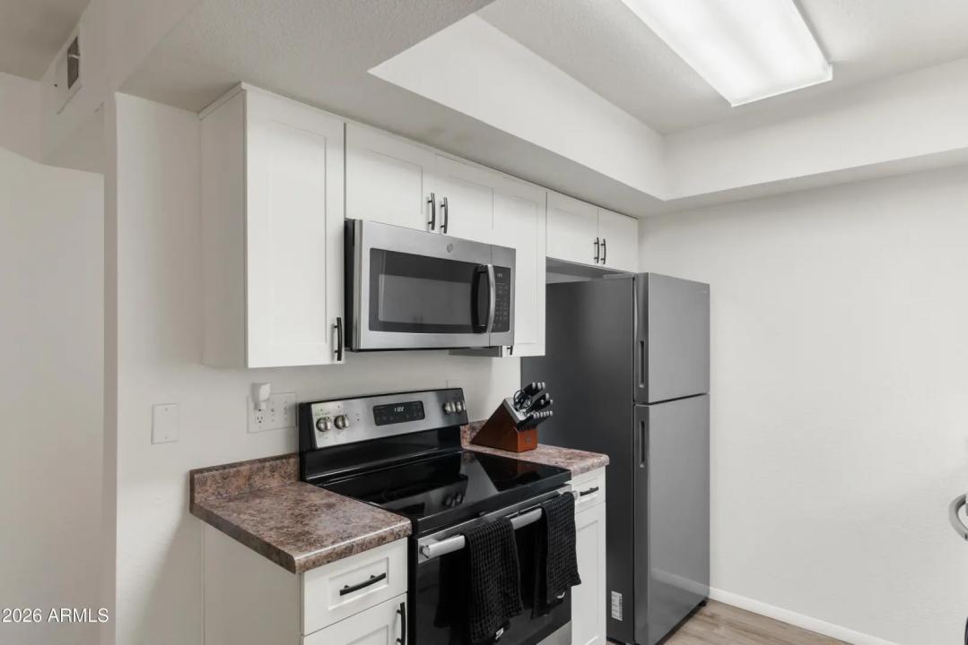 Real Estate Picture 16