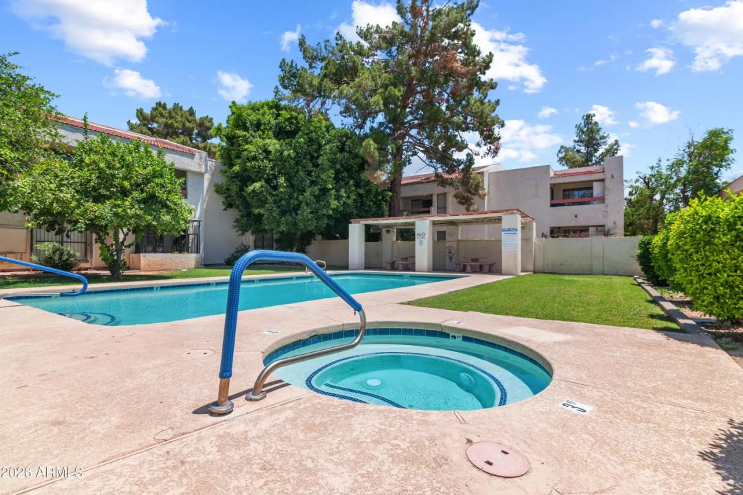 Real Estate Picture 4