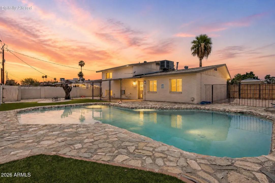 Real Estate Picture 3