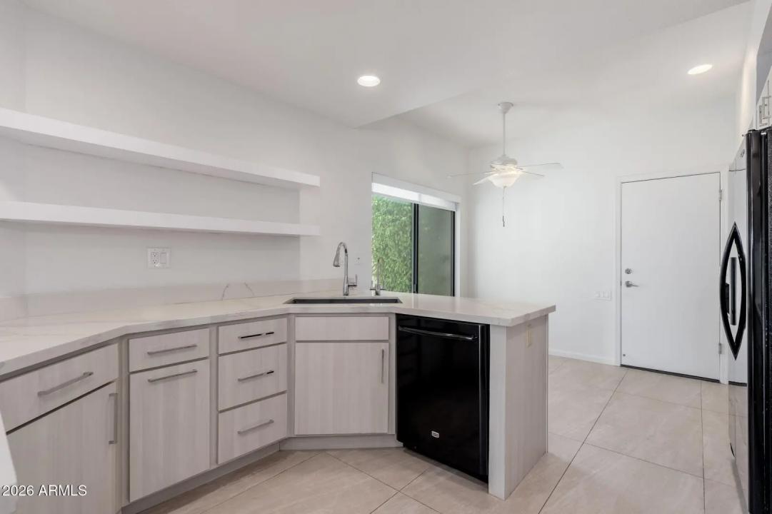 Real Estate Picture 6
