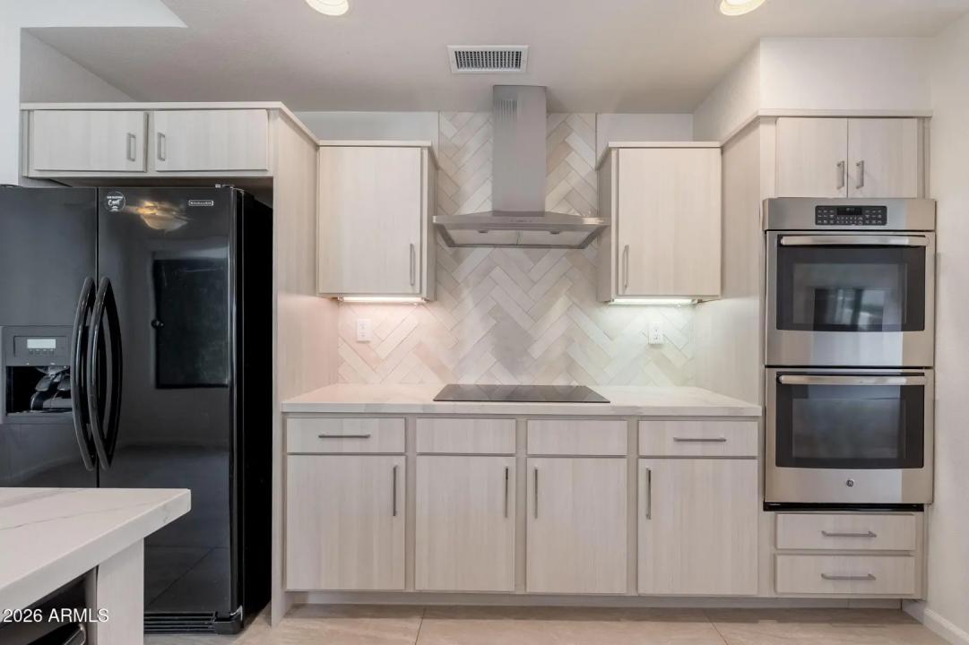 Real Estate Picture 8
