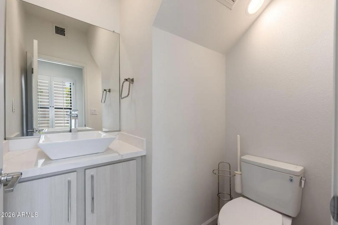 Real Estate Picture 11