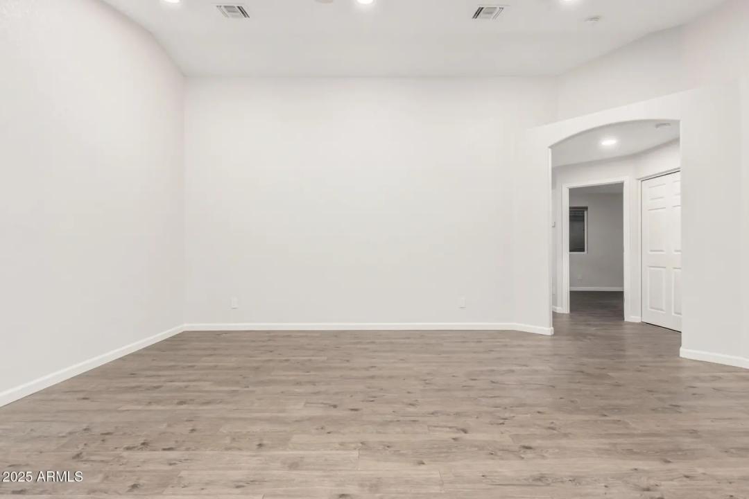 Real Estate Picture 7