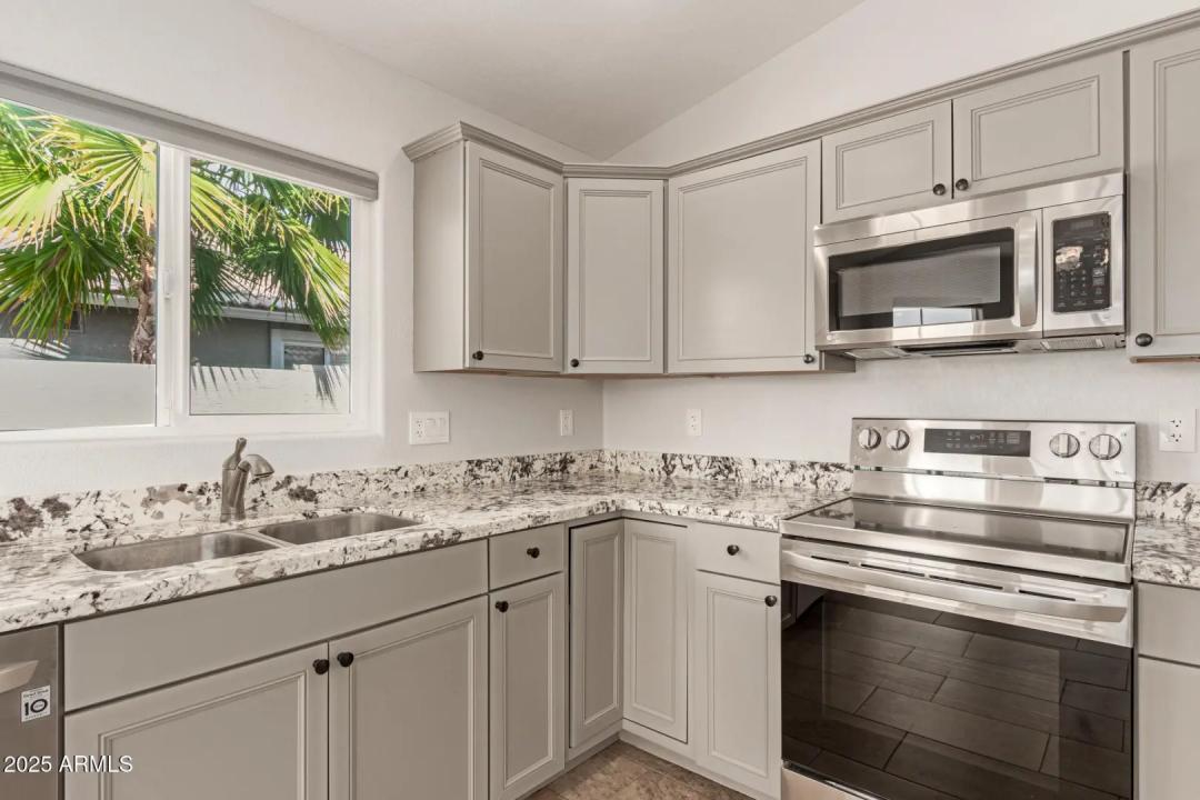 Real Estate Picture 12