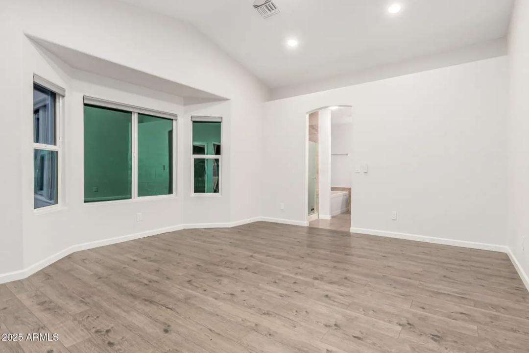 Real Estate Picture 14