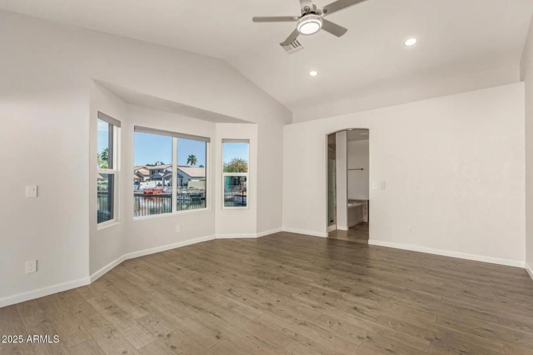 Real Estate Picture 16