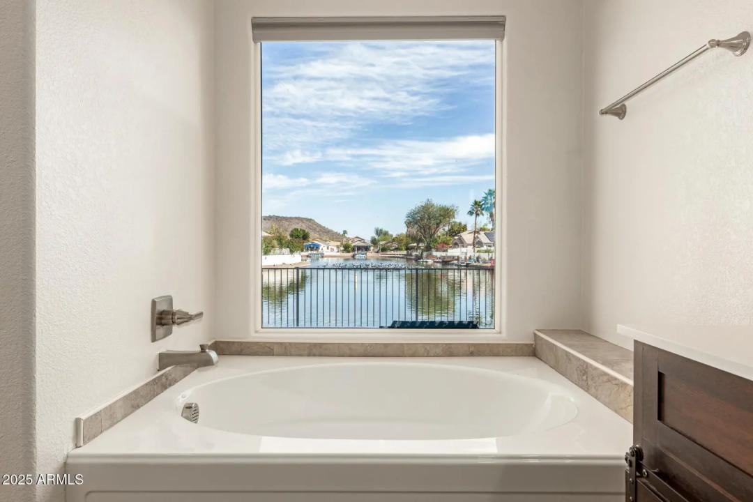 Real Estate Picture 18