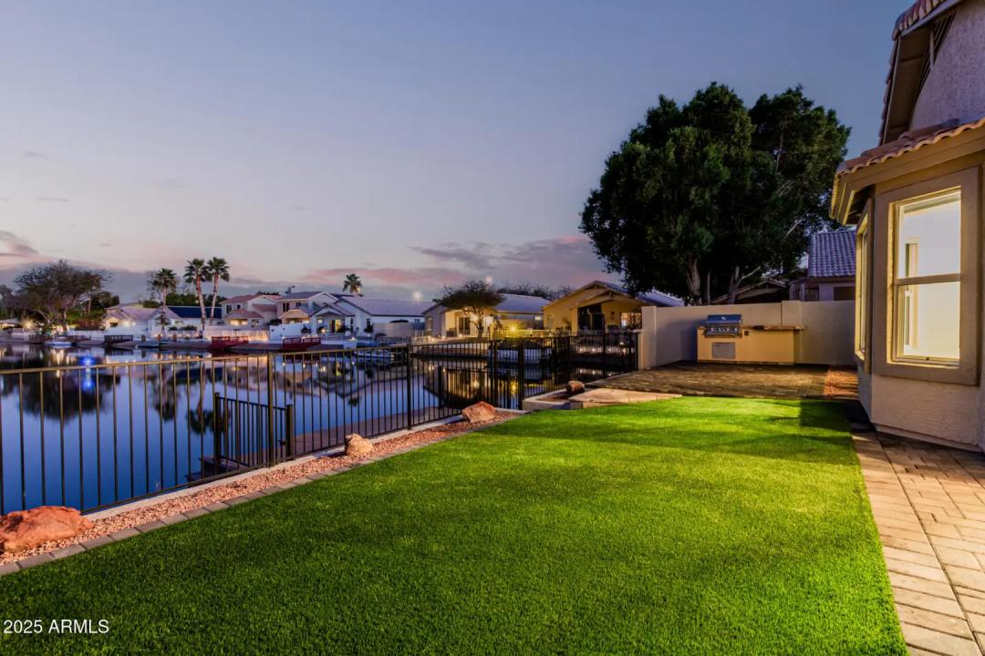 Real Estate Picture 24