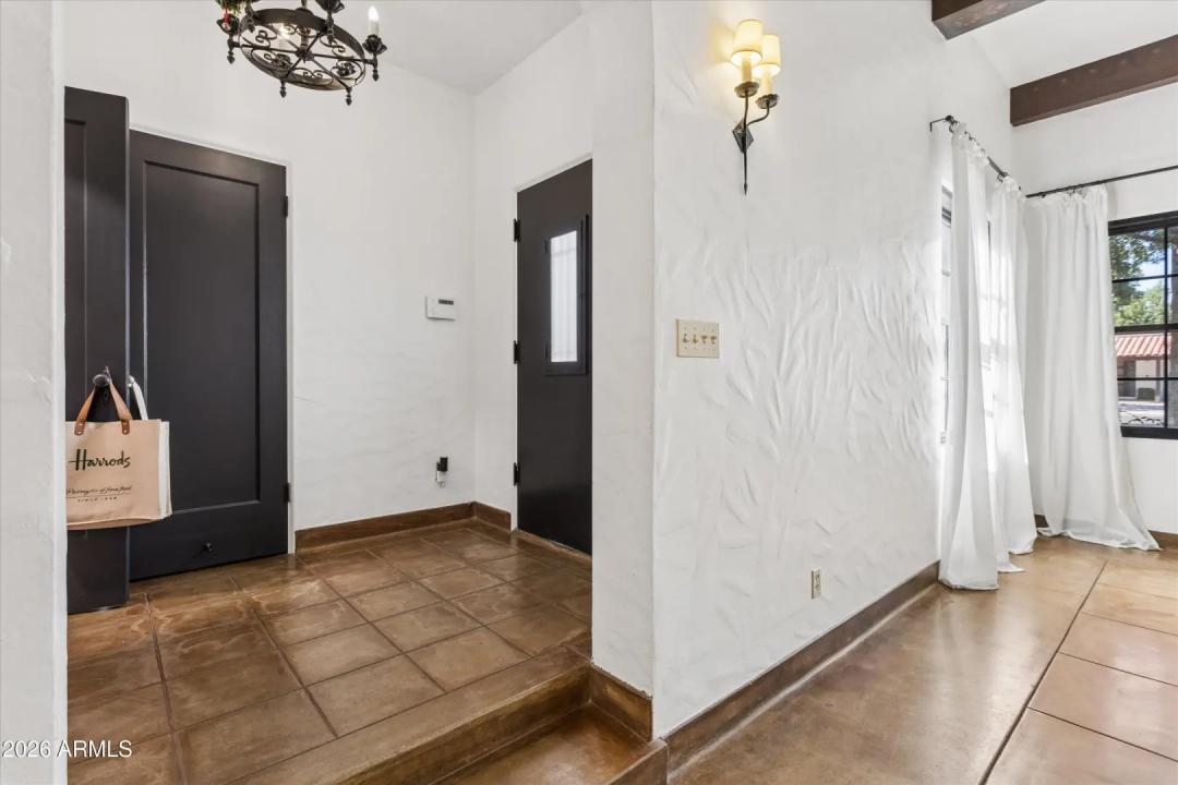 Real Estate Picture 11