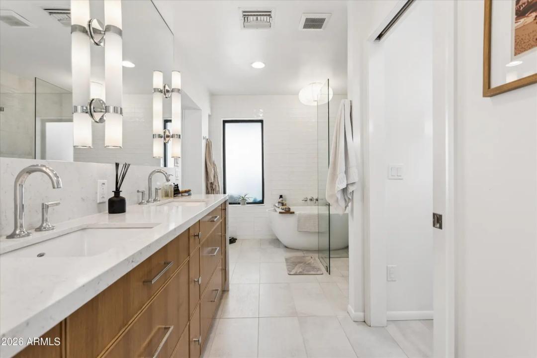 Real Estate Picture 23