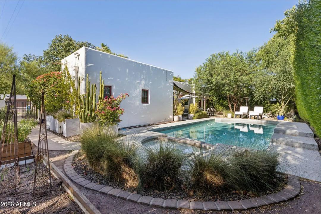 Real Estate Picture 33