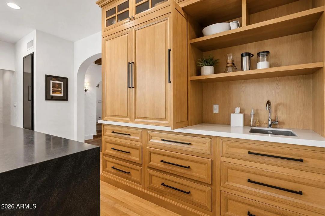 Real Estate Picture 3