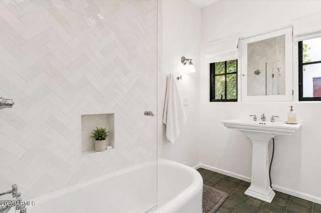 Real Estate Picture 30