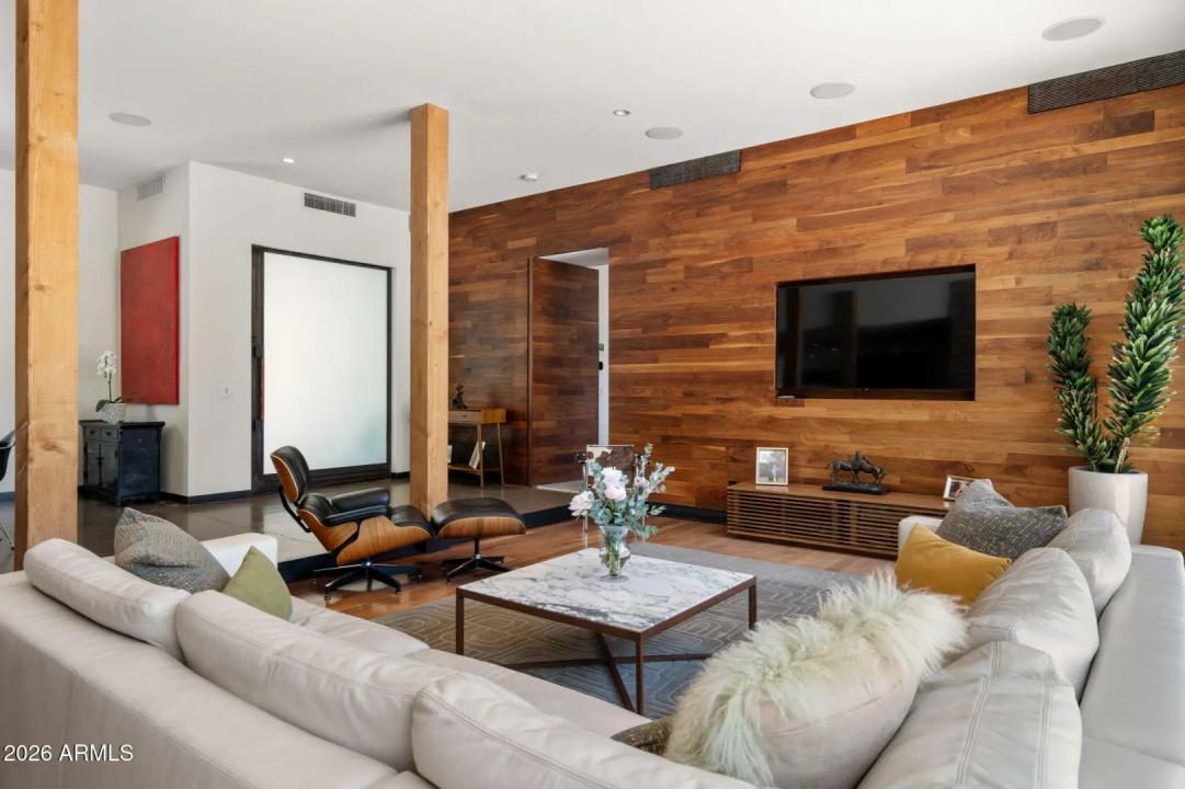 Real Estate Picture 5