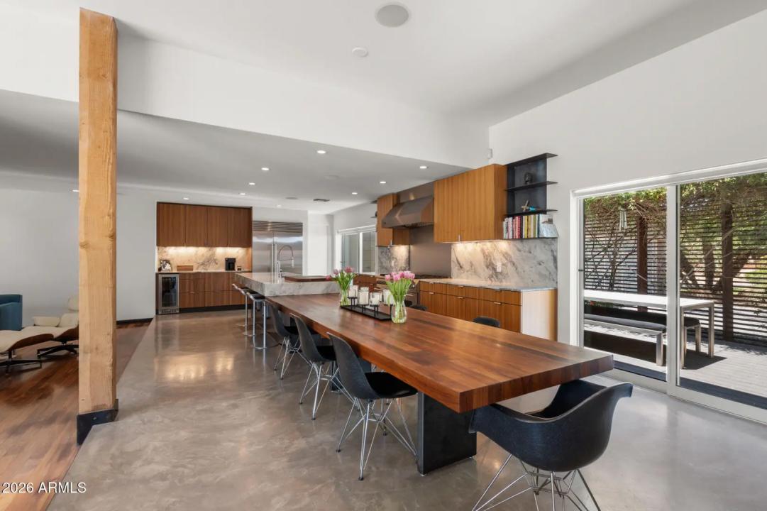 Real Estate Picture 8