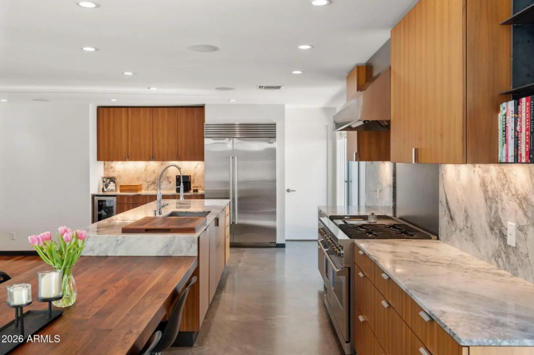 Real Estate Picture 11