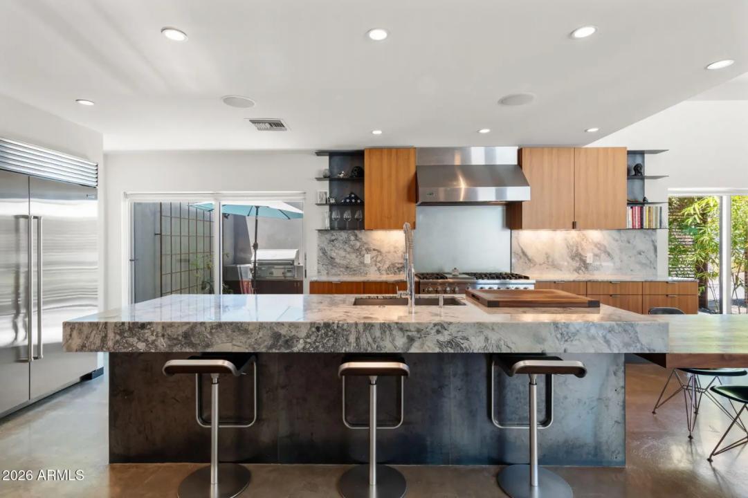 Real Estate Picture 12