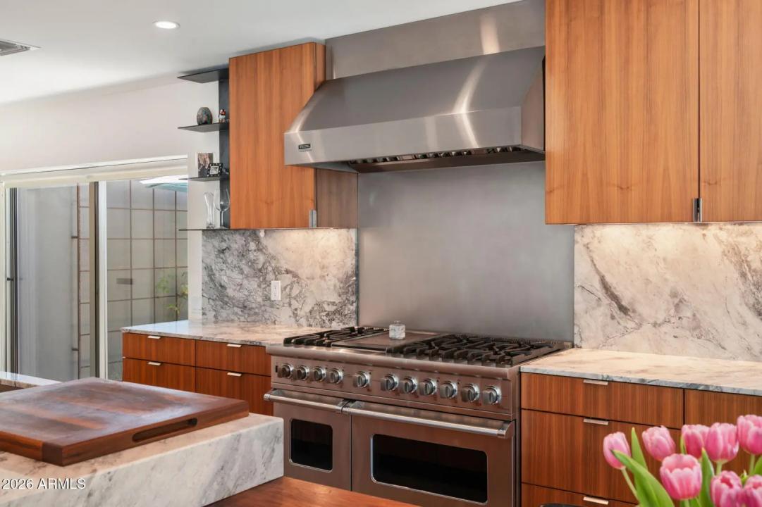Real Estate Picture 14